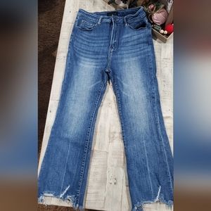 Risen high waist denim